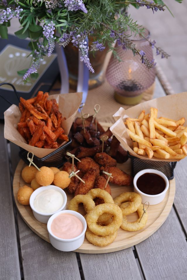 Digital Hut Platter